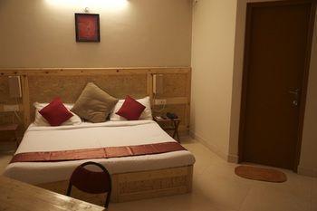 Oyo Indiranagar 100 Ft Road Hotel Bangalore