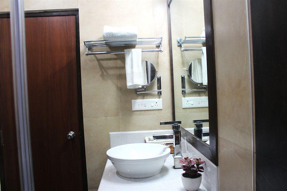 Chris Whitefield Hotel 4*