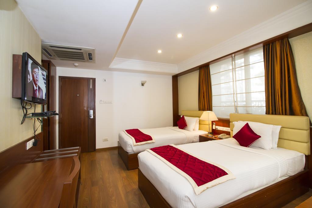 Oyo Premium Brigade Road Hotel