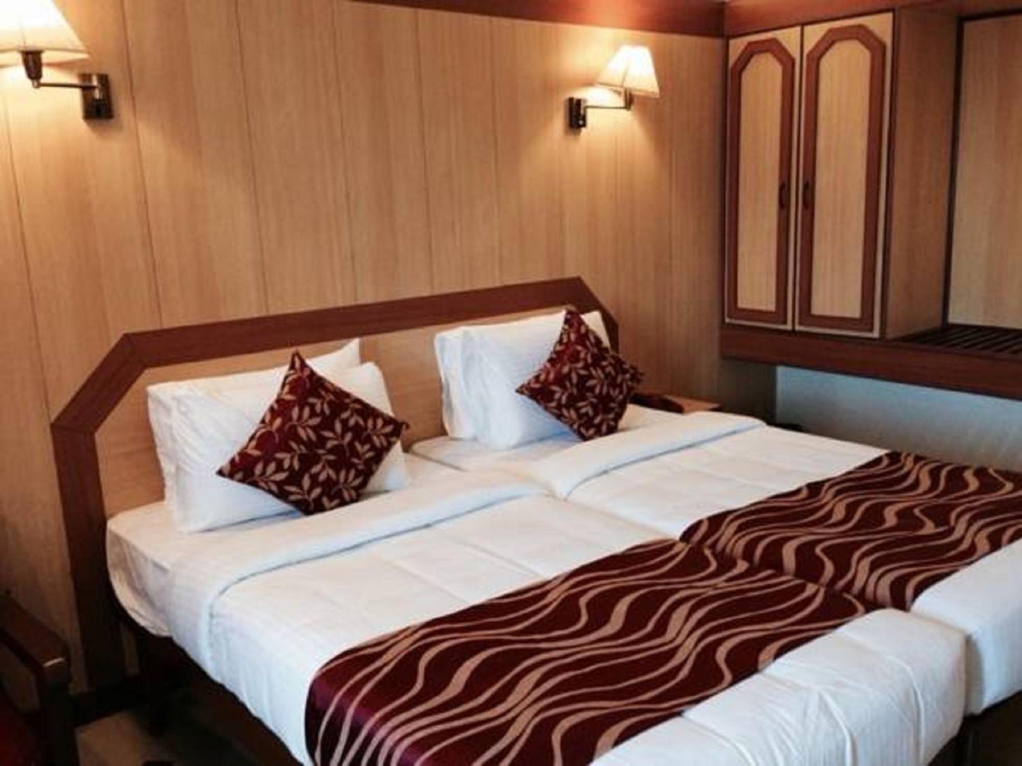 Hotel Swagath 2*