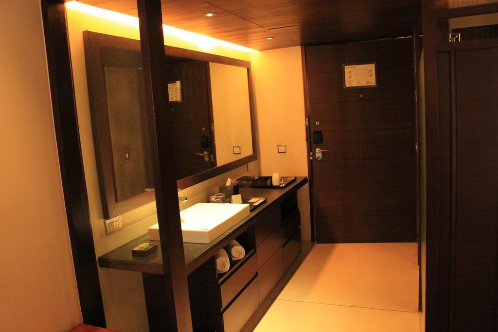 & Whitefield 4* Bangalore