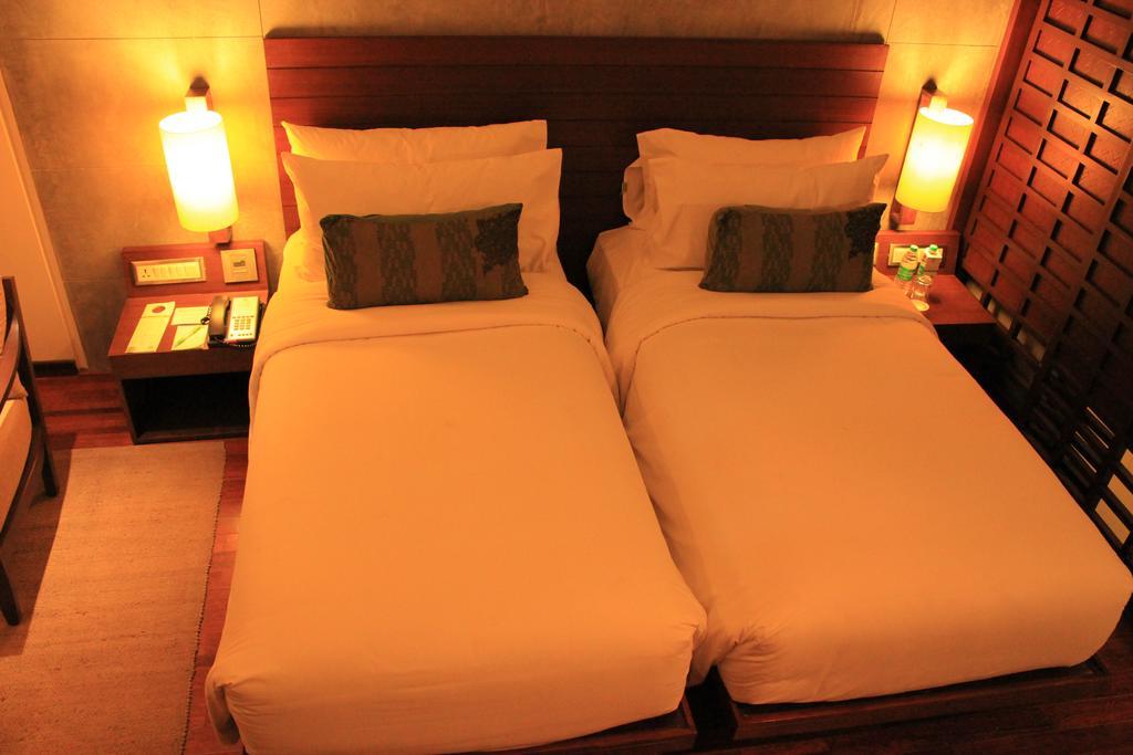 Hotel & Whitefield 4*