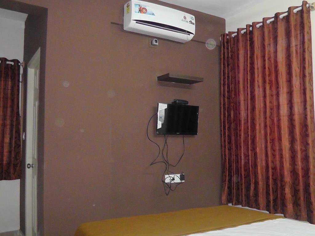 Hotel Everest Comforts 3*
