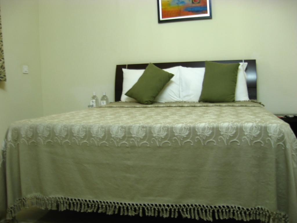 Woodstock Express Hotel