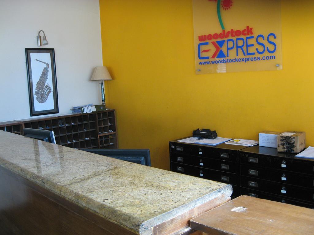 Hotel Woodstock Express