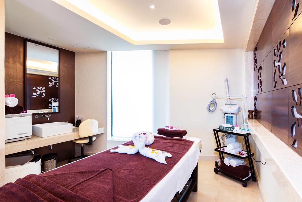Hotel Howard Johnson By Wyndham, Hebbal, 4*