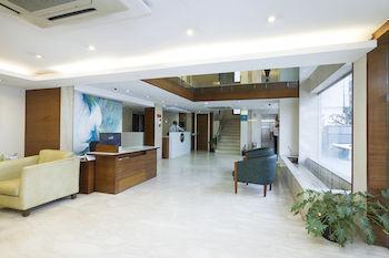 Oyo Premium Cunningham Road Hotel