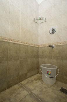 Oyo Premium Cunningham Road Hotel Bangalore