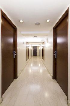 Hotel Oyo Premium Cunningham Road 3*