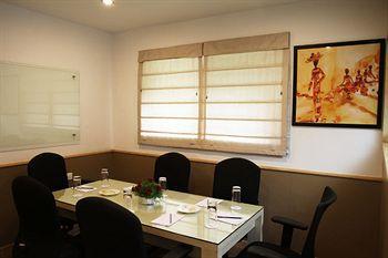 Amc Comforts Hotel 3*