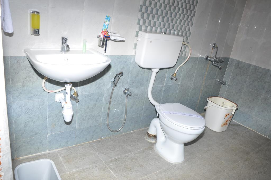Kadamba Guestline Hotel 2*