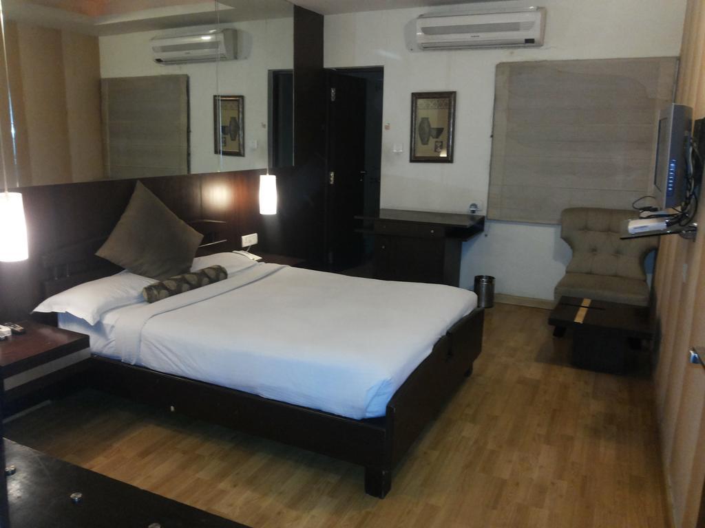 R & S Riviera Apartment