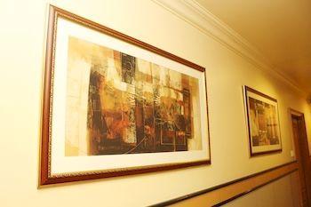 Hotel Capital O 333 Crystal Homes