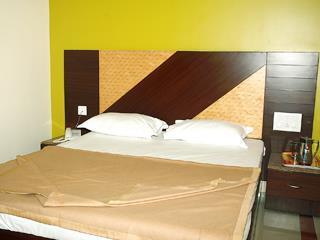 Hotel Ug Royal
