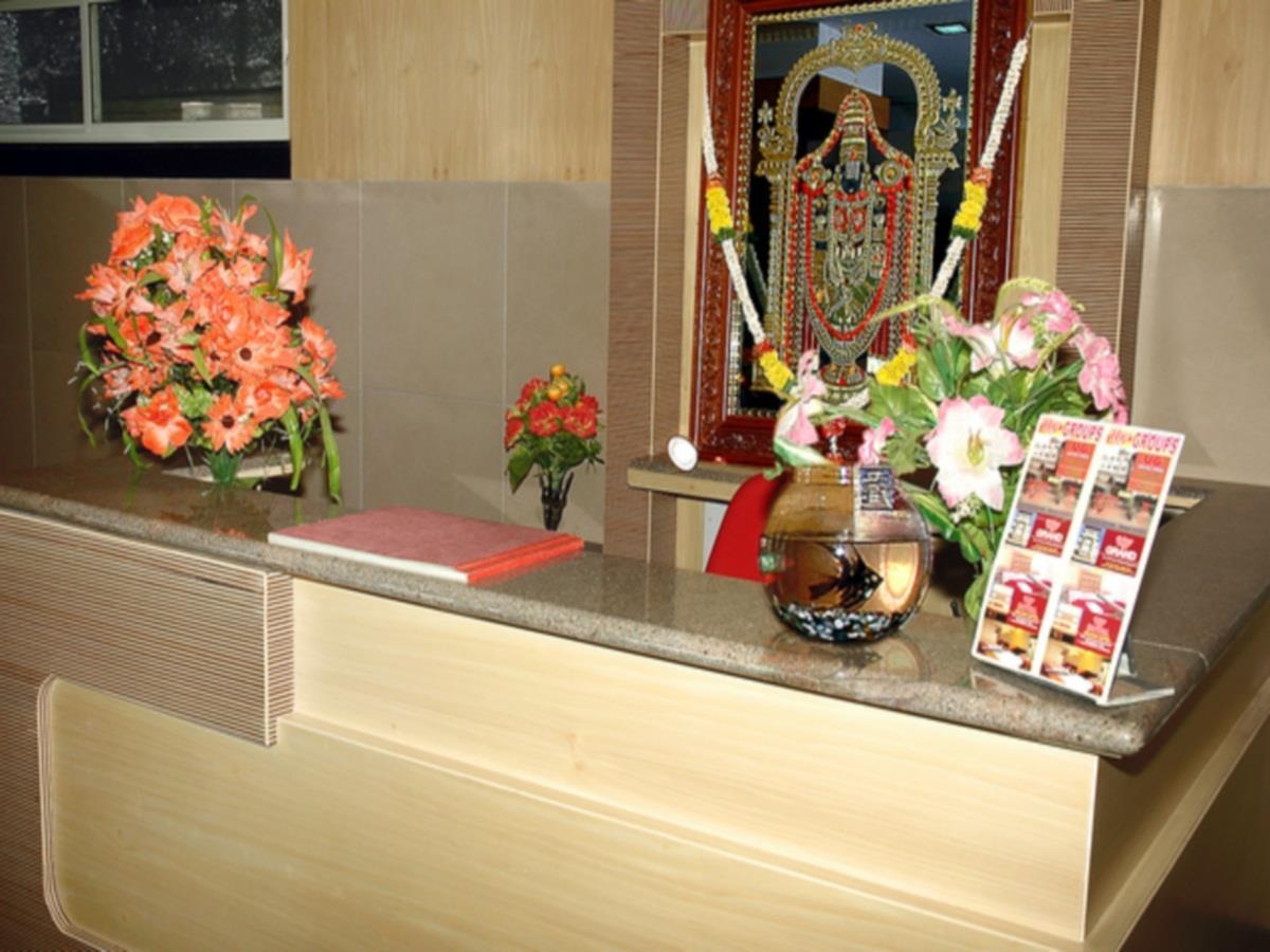 Hotel Ug Royal *