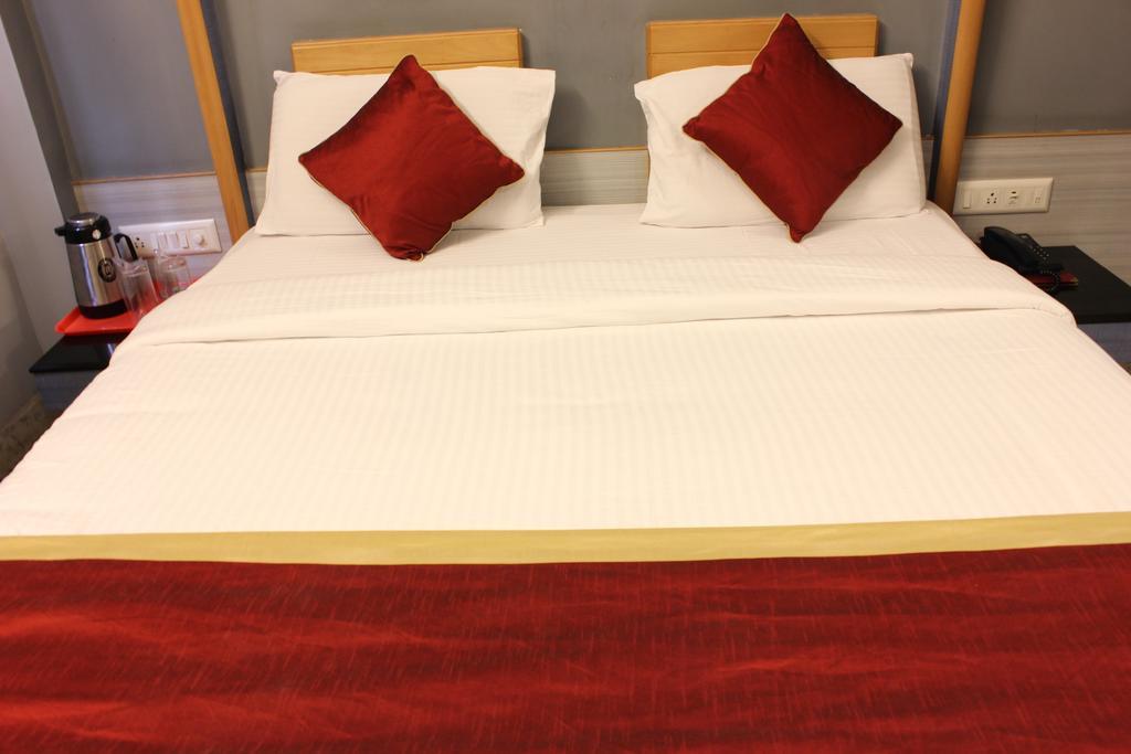 Hotel Manasa Paradise