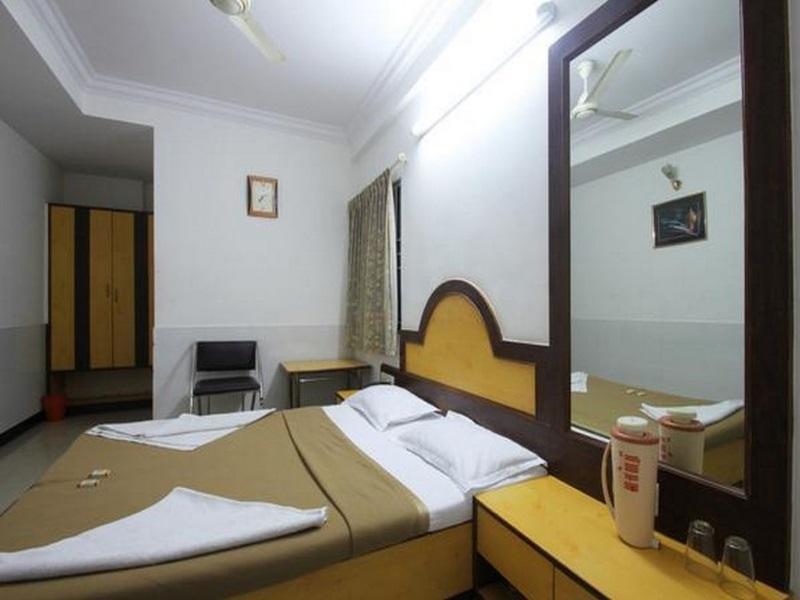 Hotel Oyo Hotel Ganga Sagar Near Sri Someshwara Swami Temple