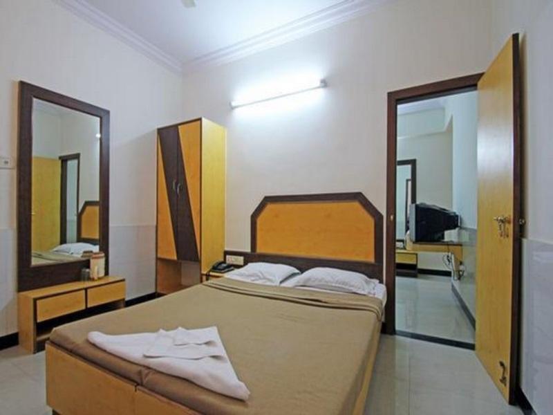 Hotel Oyo Hotel Ganga Sagar Near Sri Someshwara Swami Temple 3*
