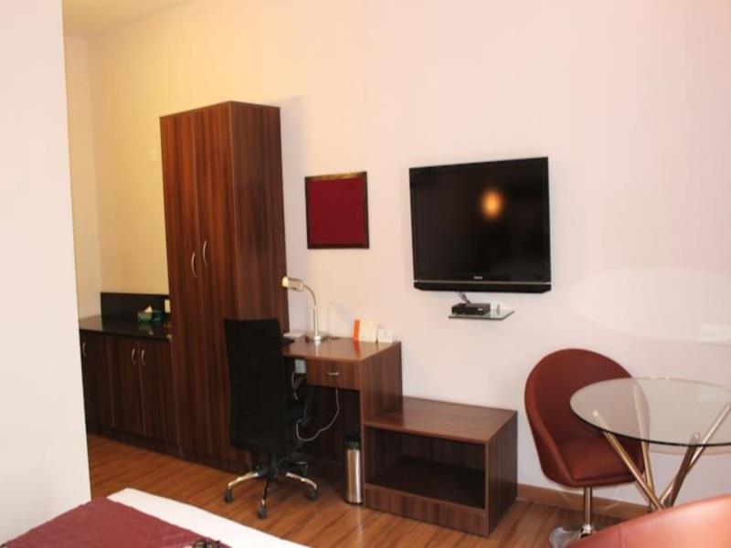 Hotel Chris Whitefield