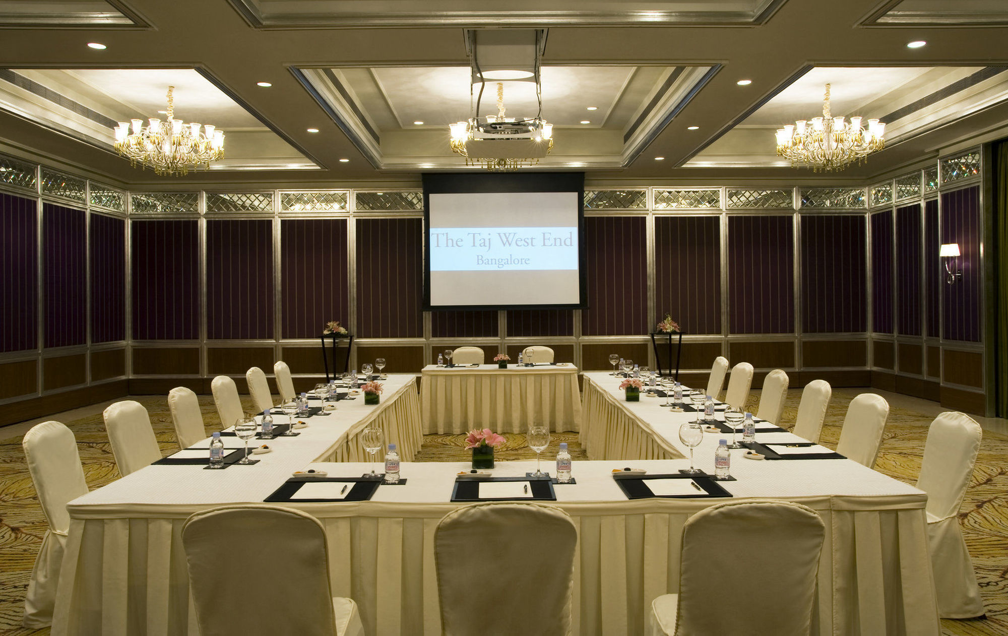 Resort Taj West End 5*