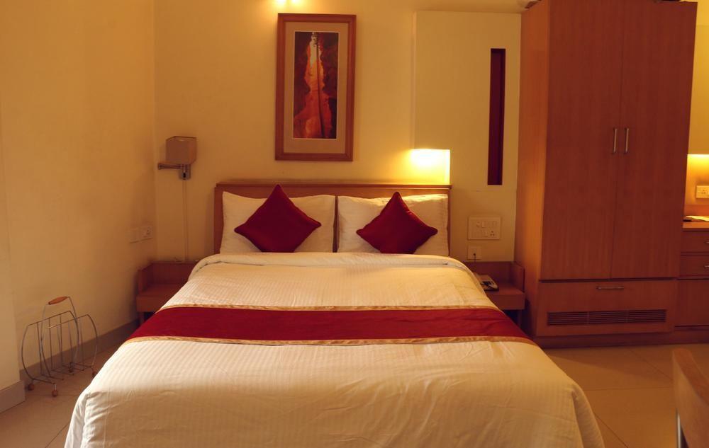 Hotel Capital O 333 Crystal Homes 3*