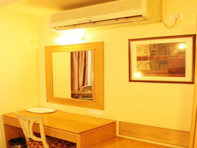 Hotel Capital O 333 Crystal Homes 3*
