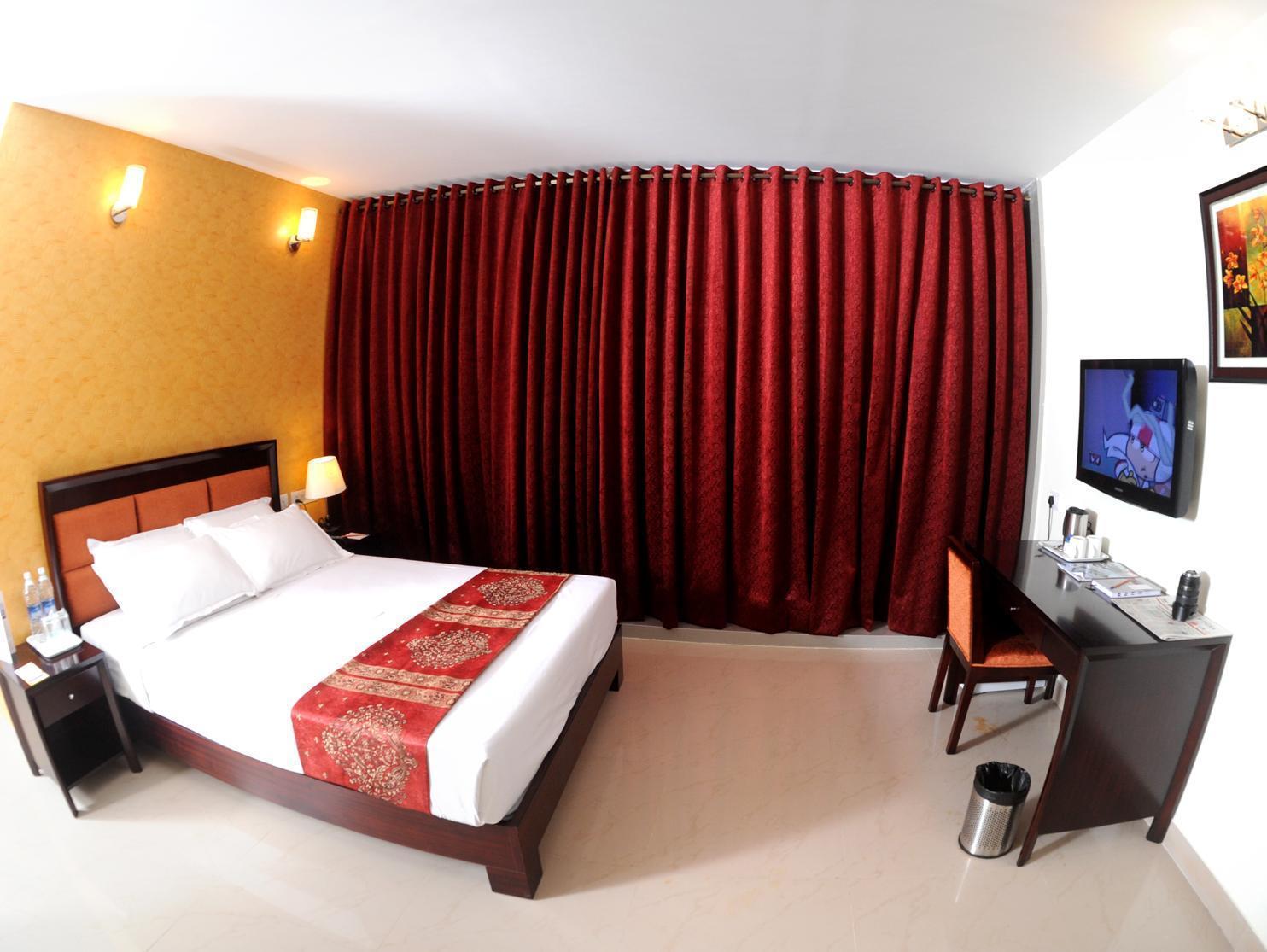 Hotel Treebo Crystal Castle 3*