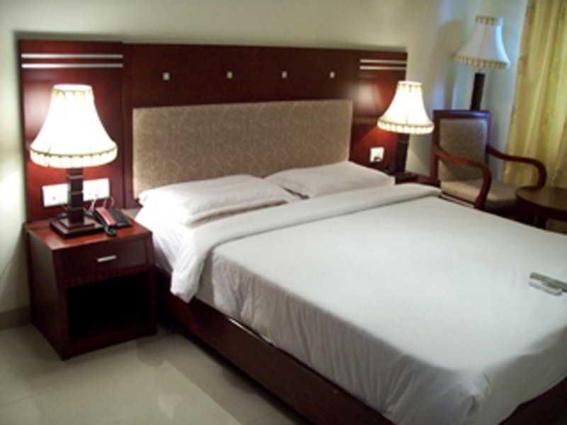 Hotel Fabhotel Barons Jayanagar