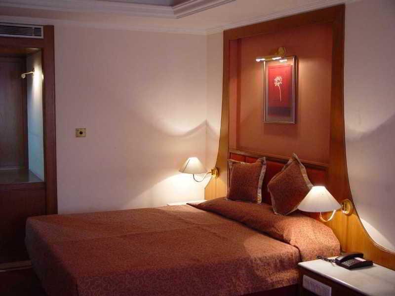 Maurya Hotel 3*