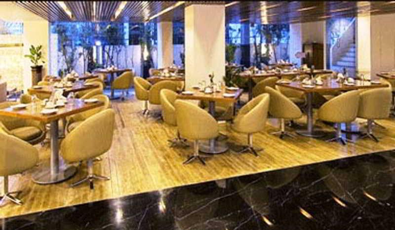 Monarch Luxur - Infantry Road Hotel