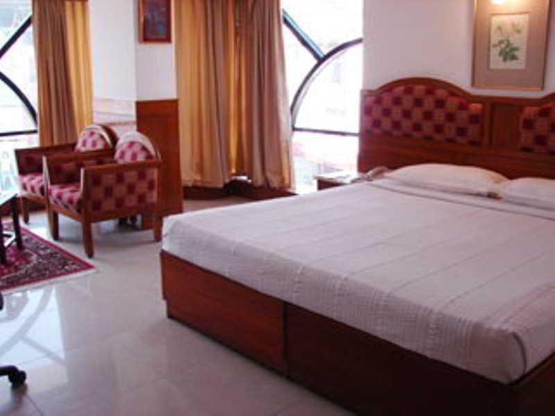 Monarch Brigade Road Hotel