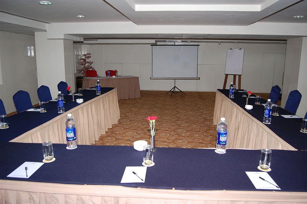 Monarch Brigade Road Hotel 3*