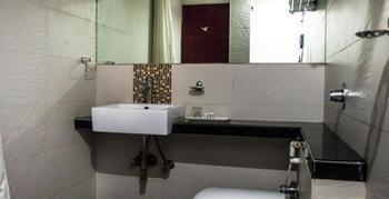 Lotus Park Hotel *