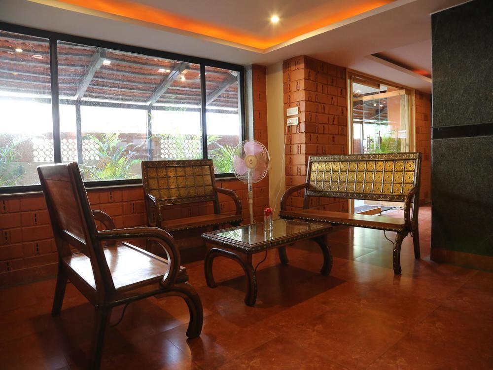 Oyo 374 Near Fortis Hospital Hotel 3*