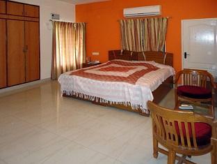 Hotel Paalmgrove Residency