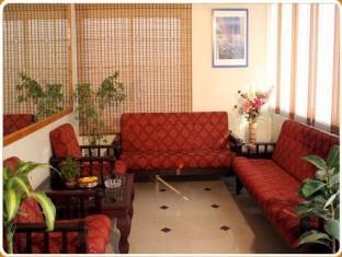 Oyo 10478 Raj Residency Hotel