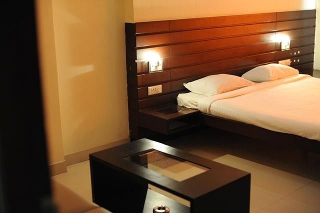 Hotel Vandematharam 2*