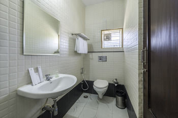 Sanctum Hotel 3*