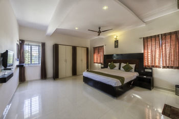 Sanctum Hotel 3*