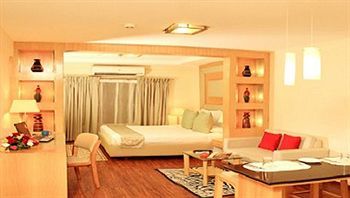 The Mayer Whitefield 3*