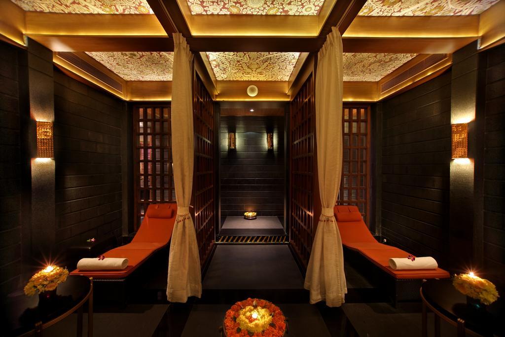 Hotel Gokulam Grand & 5*