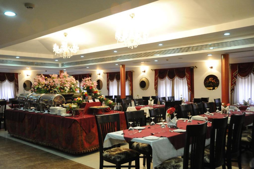Hotel Treebo Crystal Castle 3*