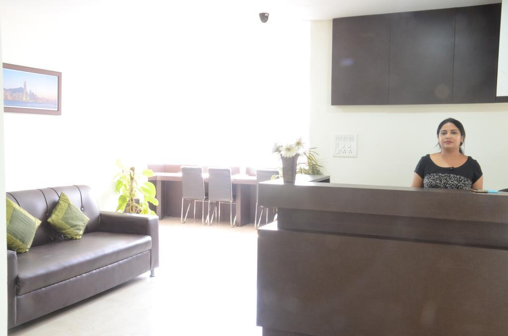 Apartment Oyo 4290 Silicon Suits Bangalore