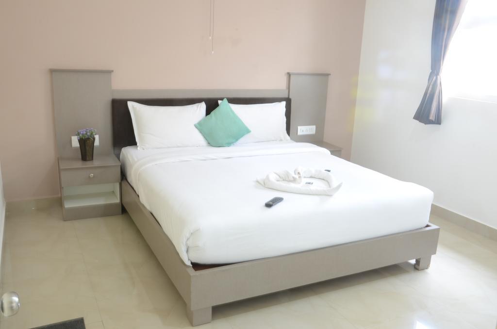 Oyo 4290 Silicon Suits Apartment Bangalore