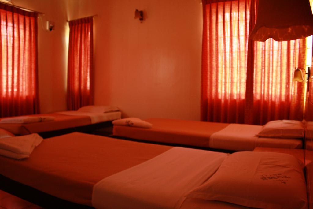 Tom'S Hotel 3*