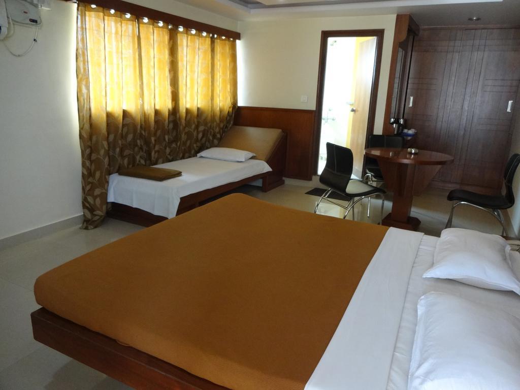 Sheetal Residency Hotel *