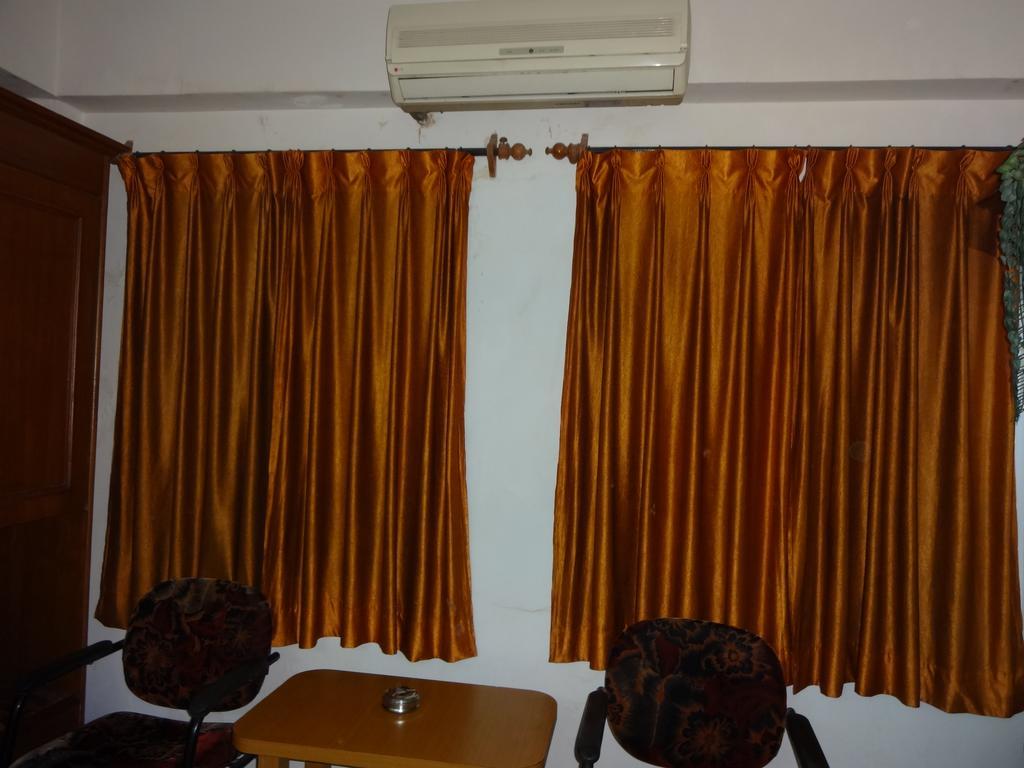 Chinna's Residency Hotel 2*