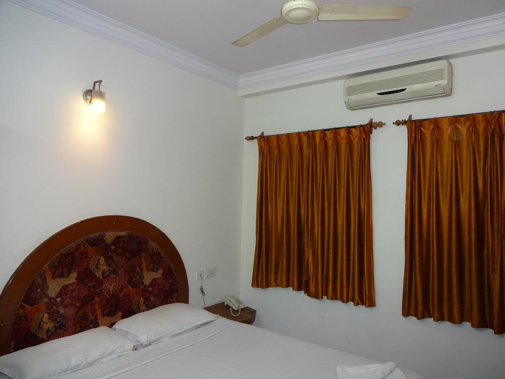 Chinna's Residency 2*