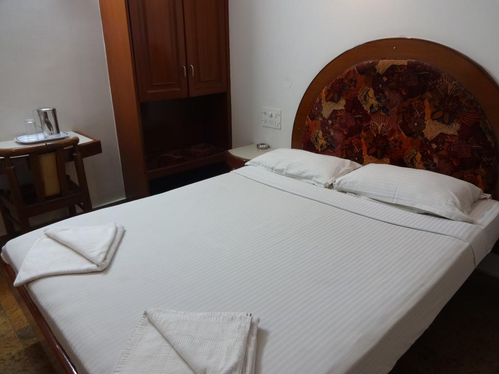 Chinna's Residency Hotel 2*