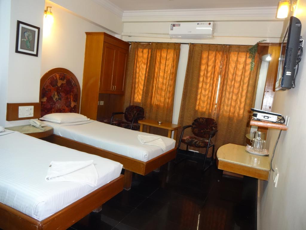 Hotel Chinna's Residency